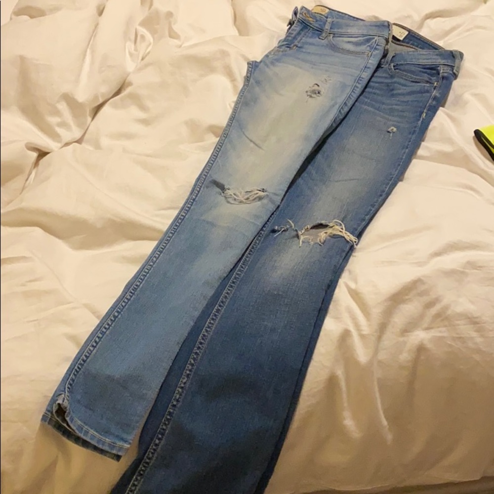 2 Pairs Hollister Jeans - Picture 2 of 4